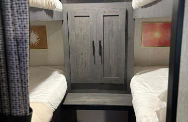 Modern Luxury RV Retreat, Your Cozy Tiny Home - Foto 78