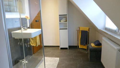 Daun Under - Photo 3