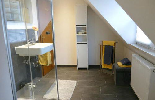 Daun Under - Photo 3