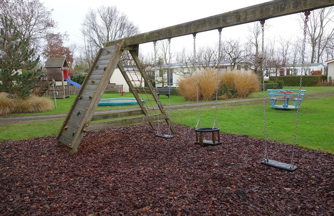 Chalet in Goedereede Near North Sea Beach - Photo 18