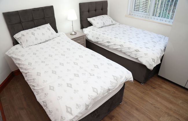 Cosy 3-bed Bungalow NEC Airport Close to Amenities - Foto 2