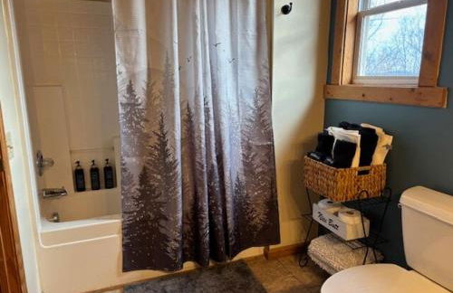 Charming Cabin with Incredible Mountain Views - Foto 17