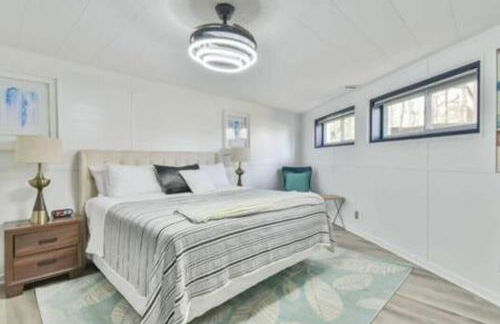 NEW! Lakefront|Lux|Games|HotTub|Dock|Friends+Fam! - Foto 31