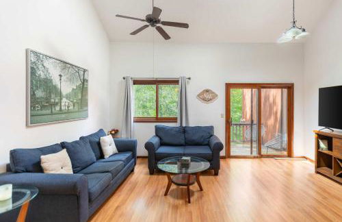 Cozy Loft Near Lake Trails and Mountain Views - Foto 1