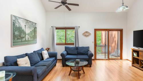 Cozy Loft Near Lake Trails and Mountain Views - Foto 1