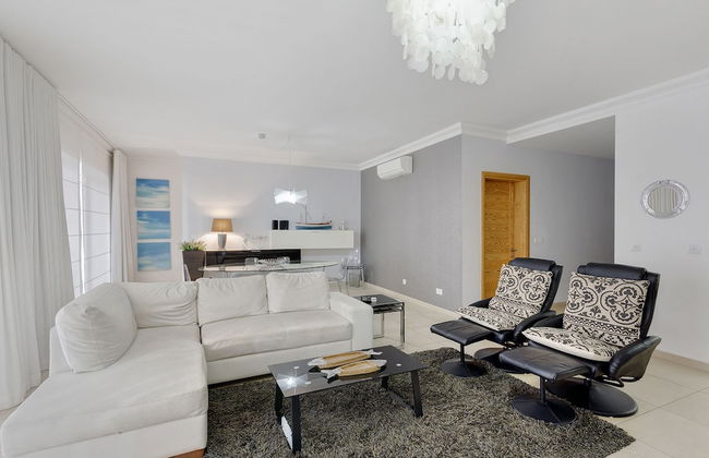 Luxury Apt With Side Seaviews and Pool, Best Location - Foto 7