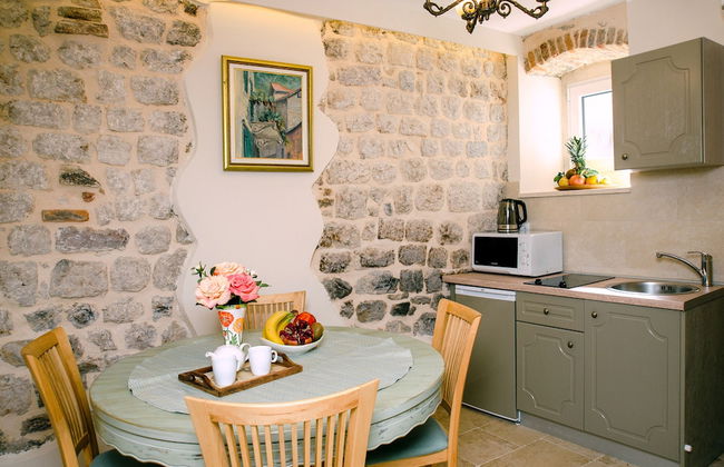 D & Sons Apartments - Photo 55