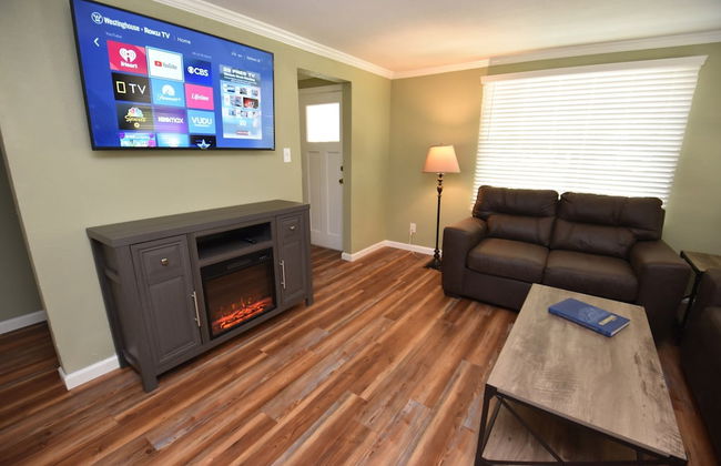 20 min Walk to ND 3 Bedroom 2 Bath Home 54475 - Foto 1