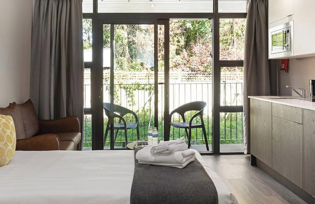 Westciti Caroco Aparthotel - Photo 2