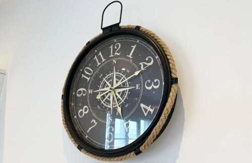 Beachfront Bliss Apartment - Near Hythe - On Beach Seafront - Private Parking - Photo 16