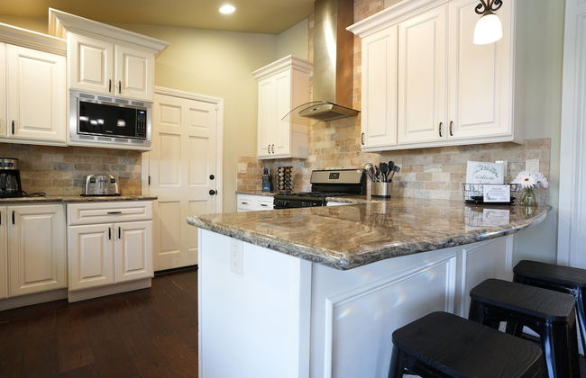 Sweet 4 bedroom, 3 bath plus Loft Bedroom, Pool Home - Photo 17