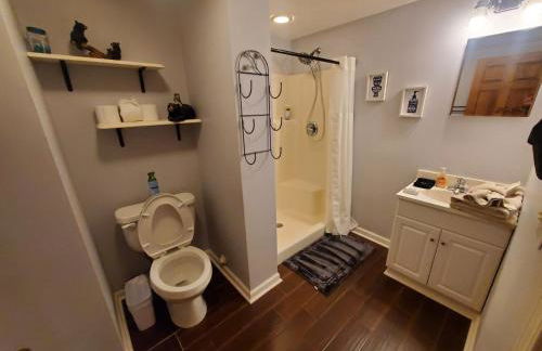 Gorgeous Cabin by Lake with Waterview and walking access - Foto 32