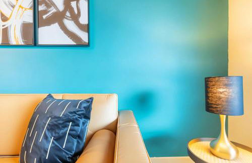 Chic King 1BR Downtown Access Pool Parking Gym - Foto 4