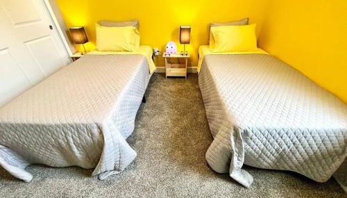 The Arcade close to downtown with fenced yard - Photo 4