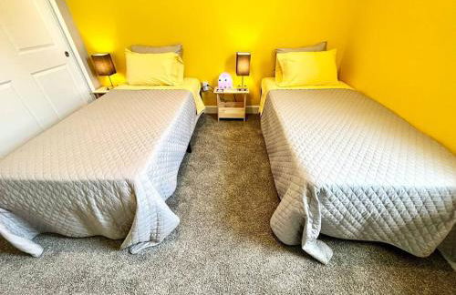 The Arcade close to downtown with fenced yard - Photo 4