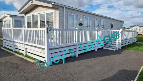 Lucy's Lodge - Photo 1