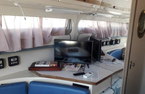 Waterfront 32' Bayliner Yacht - Photo 3