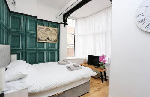 The Hot Tub Townhouse by Holiday Heim - Photo 14