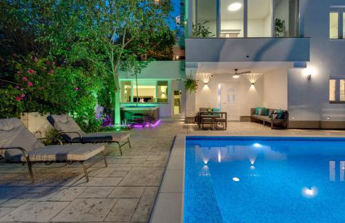 Villa Zara with 32 sqm heated Pool, Jacuzzi, Billiard, Tennis table, 8pax - Photo 41