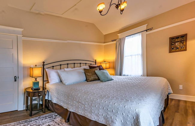 Redtail Suites ~ Entire Home ~ Sleeps 12 ~ Tesla Station - Foto 12