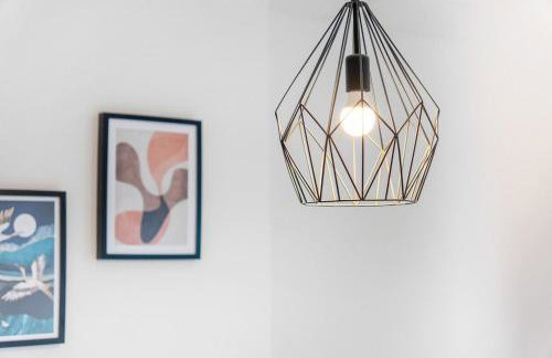 4BR House By Astra Residences Short Lets & Serviced Accommodation Stanley With Free Parking & Instant Booking - Foto 11