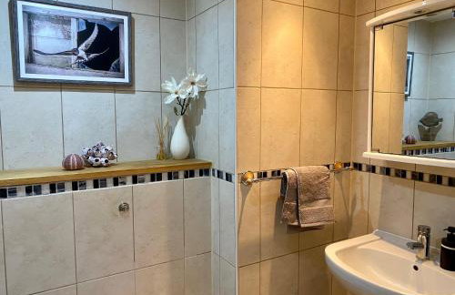 Amazing 2-bedroom apartment with lovely sea views - Foto 15