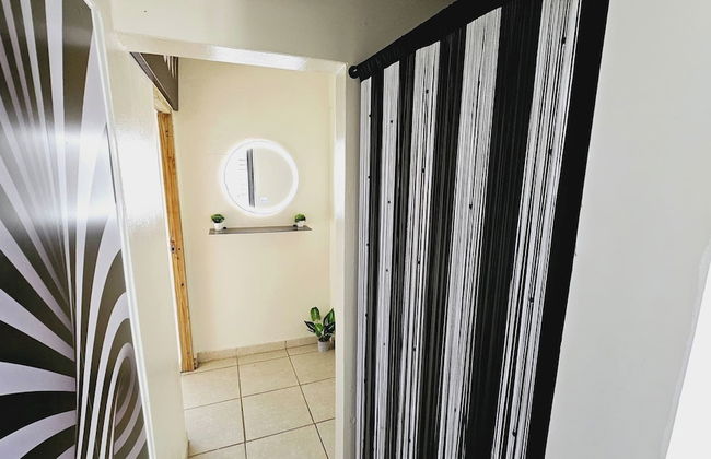 Cozy and Modern Apartment Black & White With Jacuzzi on Terrace - Photo 48