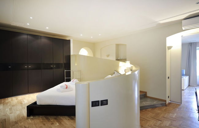 At Home Heart of Milan - Design Duomo Apartment - Photo 7