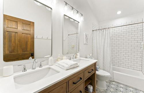 Lakeside Retreat Sleeps 22 Dock Grill Game Room - Foto 57