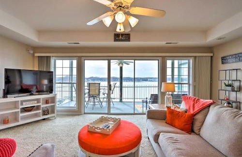 Pool Access Waterfront Lake Ozark Condo with Patio - Foto 1