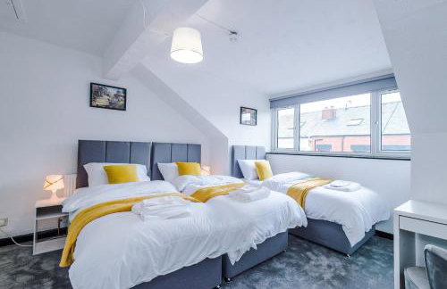 Spacious 5 bedroom house near Leeds City Centre sleeps 12 suits contractors with free parking - Foto 70