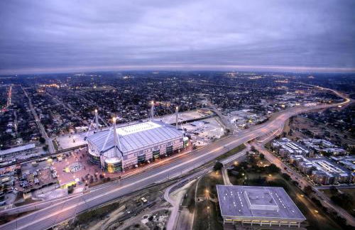 Casa Pajaritos - Pool, Firepit, Backyard near Riverwalk San Antonio - Foto 4