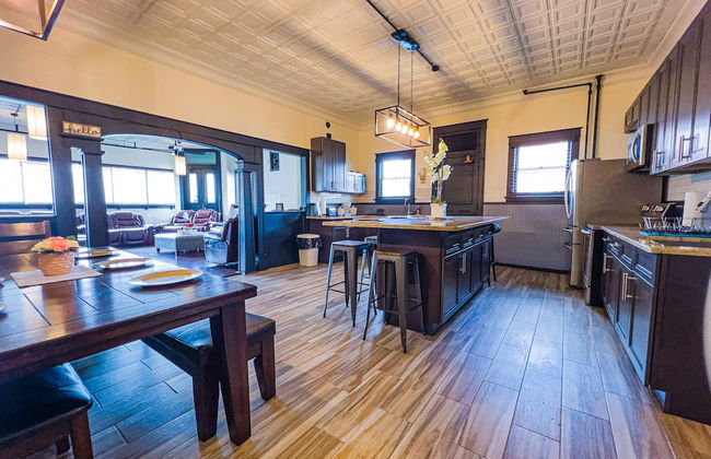 The Pub with Private Yard & Parking, Near the Falls & Casino by Niagara Hospitality - Foto 23