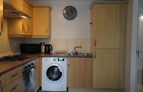2 Bedroom House Near City Centre with Parking - Foto 23