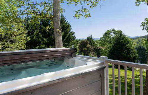 15 Minutes to Asheville! Spacious 7BR Luxury Home | Pool | Hot Tub | Game Room - Foto 57