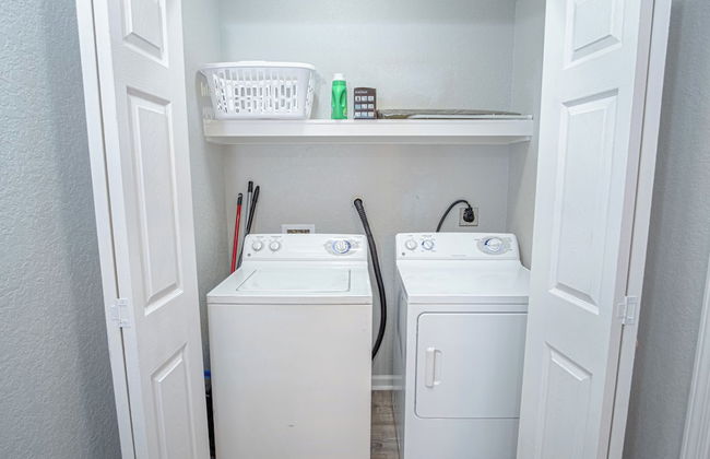 Newly Remodeled 4BR 2BA Near Amazing Downtown - Photo 25