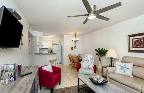 Serene Pondside Getaway - BC10 - Foto 16