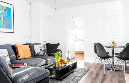 Charming 3 Bed House - Garden - Parking - Wi-Fi Netflix 83BMH - Foto 1
