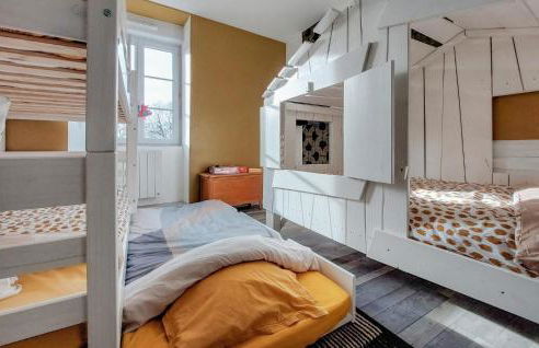 Amazing Home In Neuilly Le Vendin - Photo 27