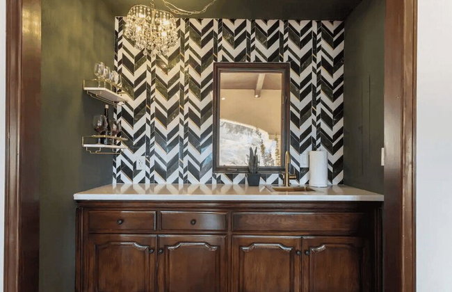 20 Acre Panoramic View Estate Hot Tub, Pickleball & Game Room - Photo 13