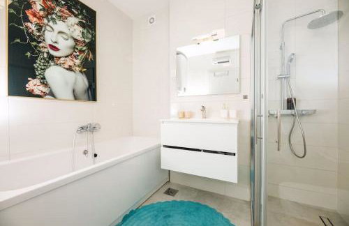 Sunset Oasis “VELLY” 1BR w/ Sea View & Parking - Foto 6