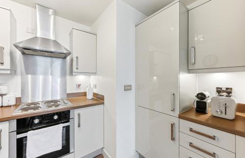 Sleek Apartment with Balcony - City Centre - Free Parking, Fast WiFi and 55'' Smart TV by Yoko Property - Foto 14