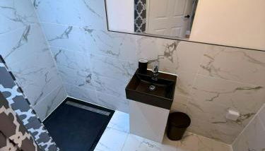 New 3 Bedroom Apartment Next to Station - Foto 2, Shower