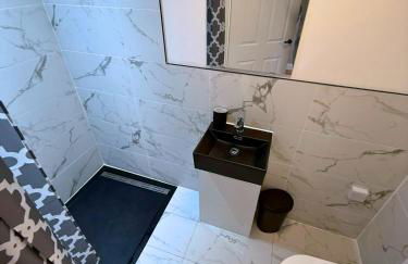 New 3 Bedroom Apartment Next to Station - Foto 2