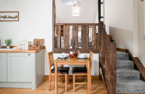 GORSE BARN - A cosy barn conversion in North Wales with a log burner - Photo 9