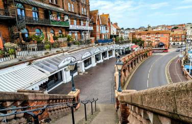 Beachside Bliss in Heart of Town - Foto 33