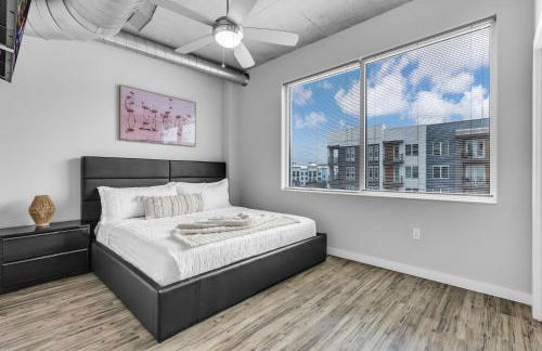 Chic 2BR Getaway Walk to Breweries and Art Walk - Photo 11