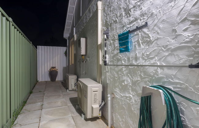 Beautiful Pet Friendly 1BR Cottage With Patio - Photo 16