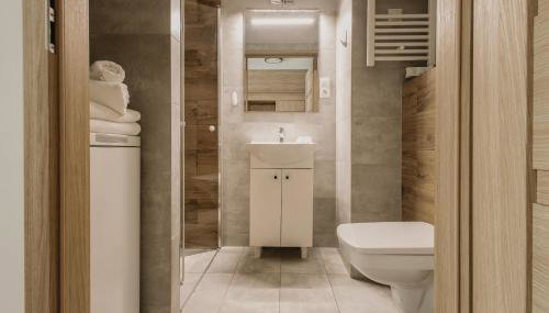 Sleep and Fly with parking, lotnisko, self check in 24-7 - Wrocław - Fair Rentals - Foto 4, towels, Shower