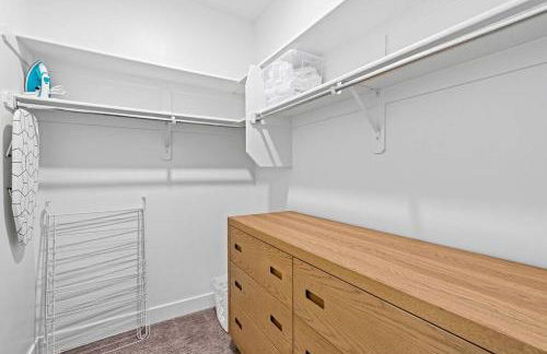 Gorgeous Central City 2BD 2BA - Foto 38